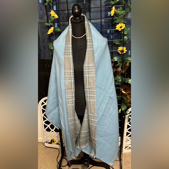 New Code22 One Size Oversized 30” x 84” Light Blue & Grey Plaid Wrap Shawl - Picture 1 of 11